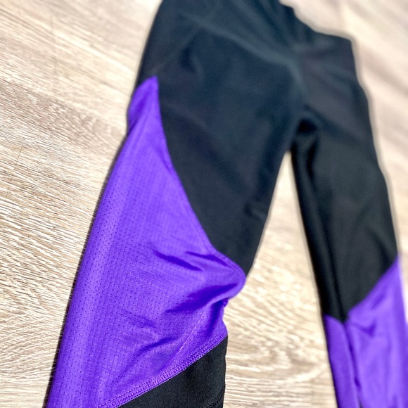 โ ๏ธ๐ฅโผ๏ธ๐
๐๐๐ ๐๐๐-๐๐โผ๏ธ๐ฅโ ๏ธ BALLY || Black + Purple Leggings | Size Small - Picture 2 of 11